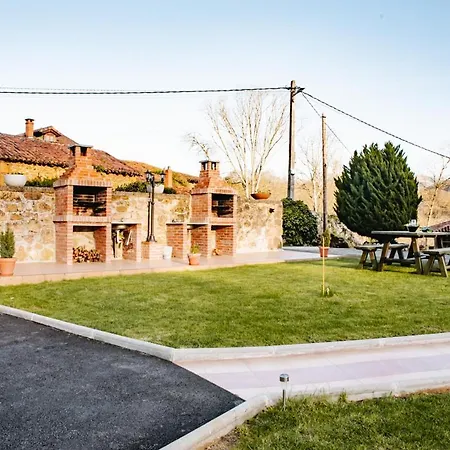 Apartamentos La Cortina Cangas de Onis Exterior photo